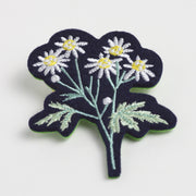 Brooch／"Nogiku" (Wild Chrysanthemum)
